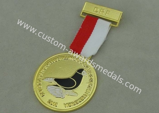 Συνθετικό κράμα ψευδάργυρου χρυσής επένδυσης μεταλλίων βραβείων συνήθειας σμάλτων DRF με το μετάλλιο κορδελλών